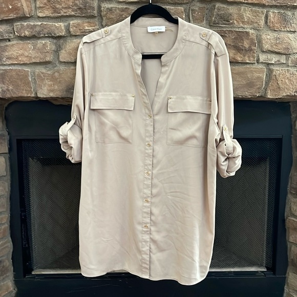 Calvin Klein tan blouse with gold buttons and rolled sleeves. Size 1X - Picture 1 of 8